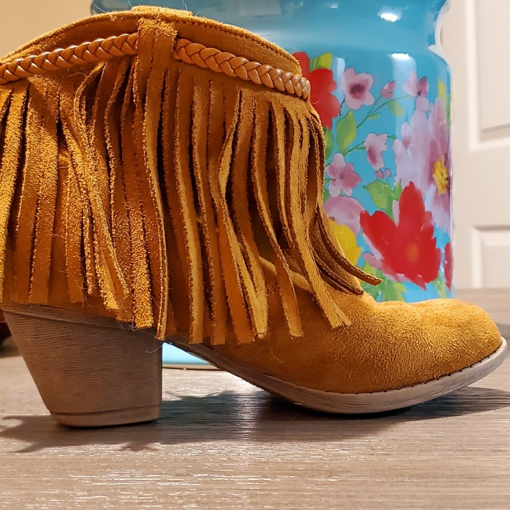 Kids brown fringe ankle boots